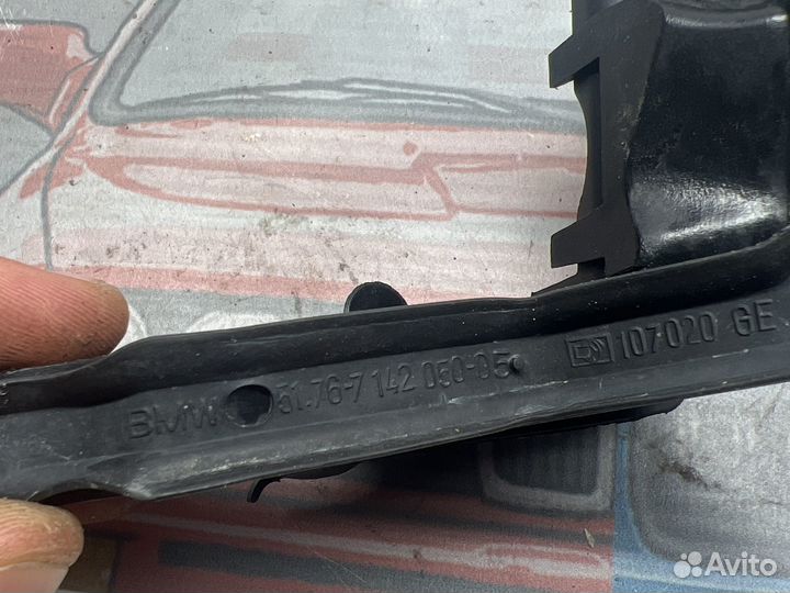 Уплотнителя капота правый BMW