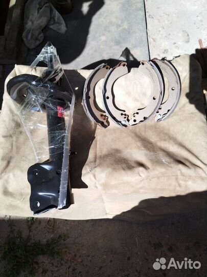 Тормозные колодки Mitsubishi colt