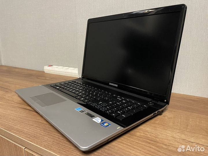 Большой ноутбук Samsung 17.3