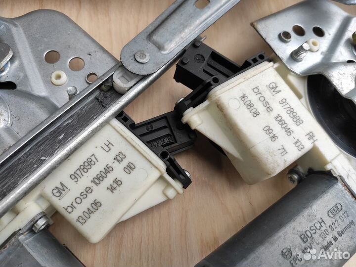 Стеклоподъемник передний правый на Opel Vectra C