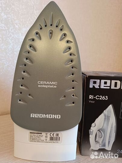 Утюг Redmond RI-C263