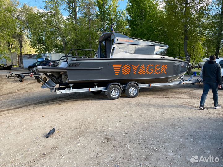 Voyager 800 cabin inboard