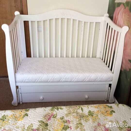 Детская кроватка с матрасом