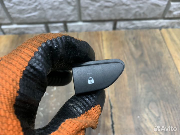 Renault Kaptur Кнопка центрального замка