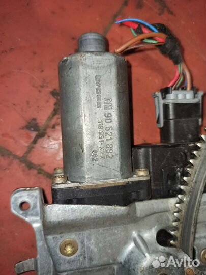 90521876 Стеклоподъемник передний Opel Astra G