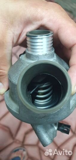 Продаю термостат в сборе BMW e90 мотор N52B25