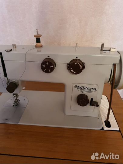 Швейная машина Чайка 143