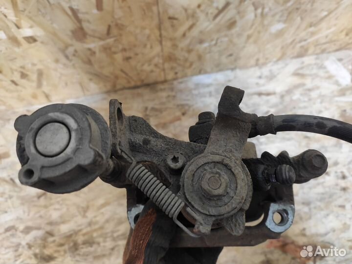 Суппорт задний левый Opel Astra J