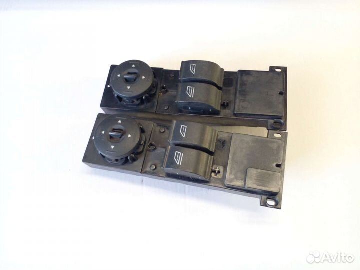 Кнопки стеклоподъемников Ford Focus 2