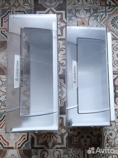 Ящики,полочки для холодильника Аристон