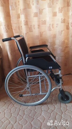 Кресло-коляска для инвалидов