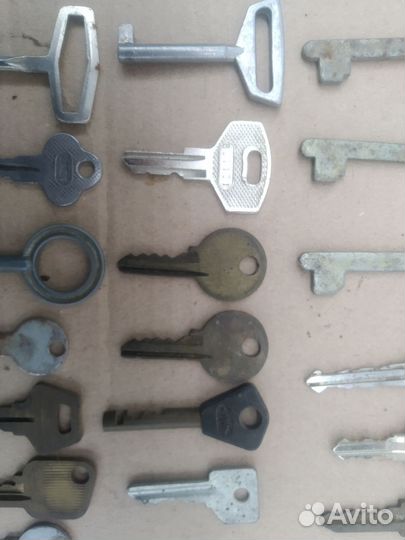 Коллекция дверных ключей