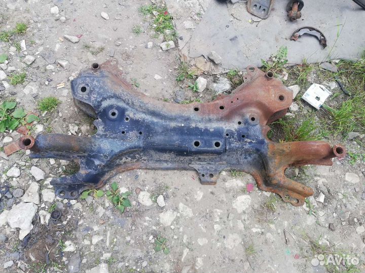 Подрамник передний Тойота Раф 4 40