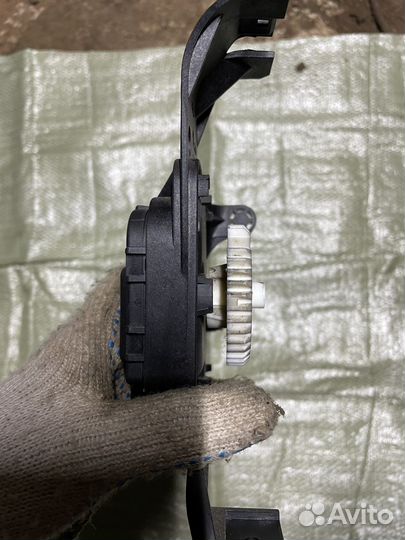 Моторчик заслонки отопителя Skoda Fabia 2001