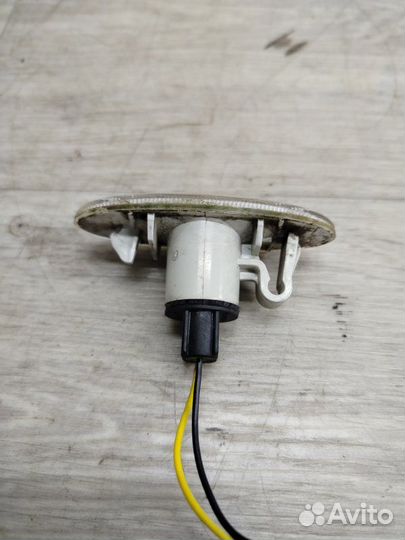 Повторитель в крыло передний Nissan Juke F15