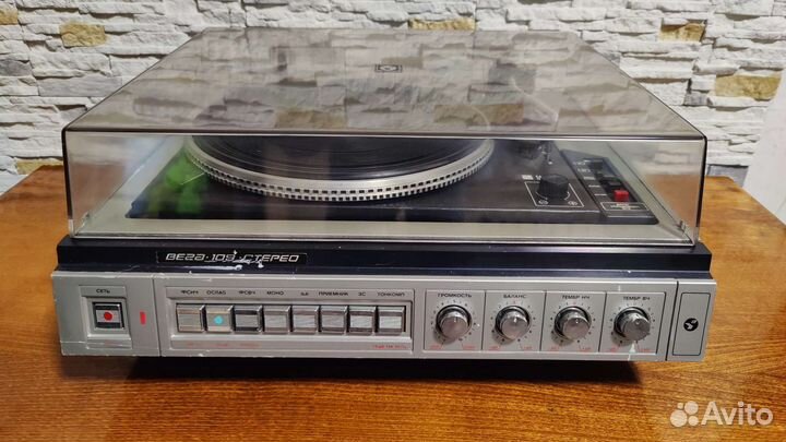 Проигрыватель винила Вега 109