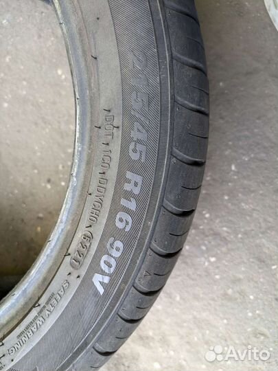 Kumho Ecsta HS52 215/45 R16