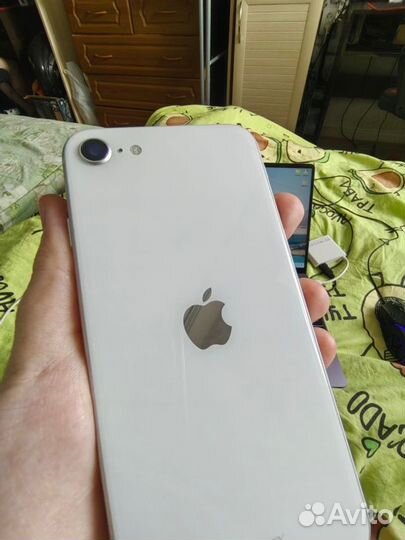 iPhone SE, 64 ГБ