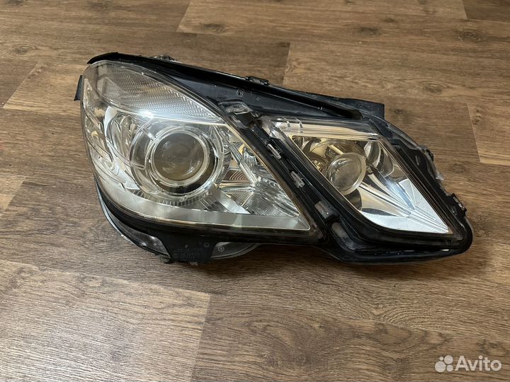Фара передняя правая на Mercedes