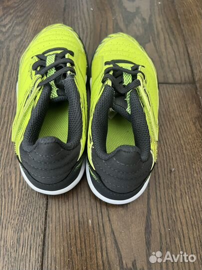 Бутсы футбольные сороконожки decatlon 28р