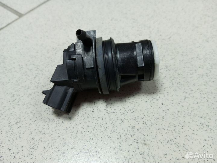 Насос омывателя заднего стекла (оригинал) Toyota