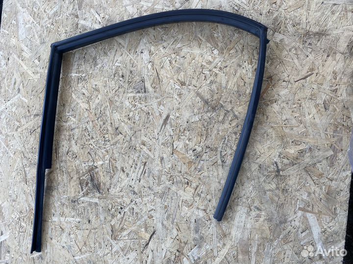 Уплотнитель задний левый Chevrolet Lacetti