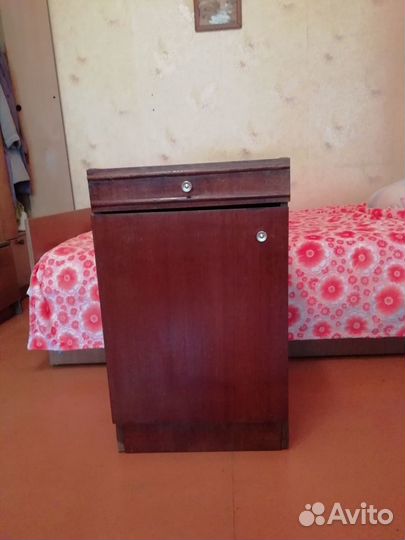 Тумбочка для разных нужд