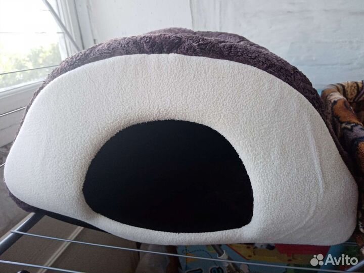 Рюкзак, сумки-переноски, домики, лежанка для кошек