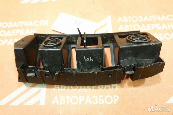 Направляющая заднего бампера правая Skoda Rapid I