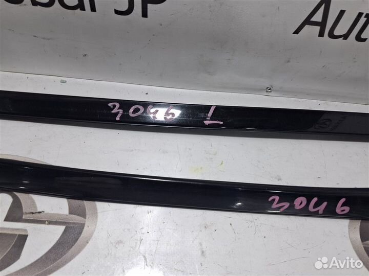 Молдинг лобового стекла Mercedes-Benz E-Class