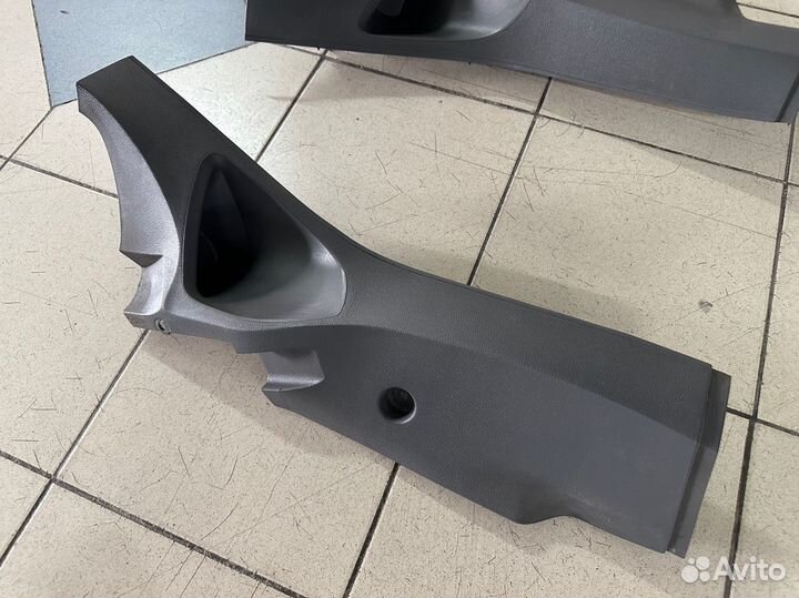 Обшивка задней стойки нижняя левая/правая Форд Фок