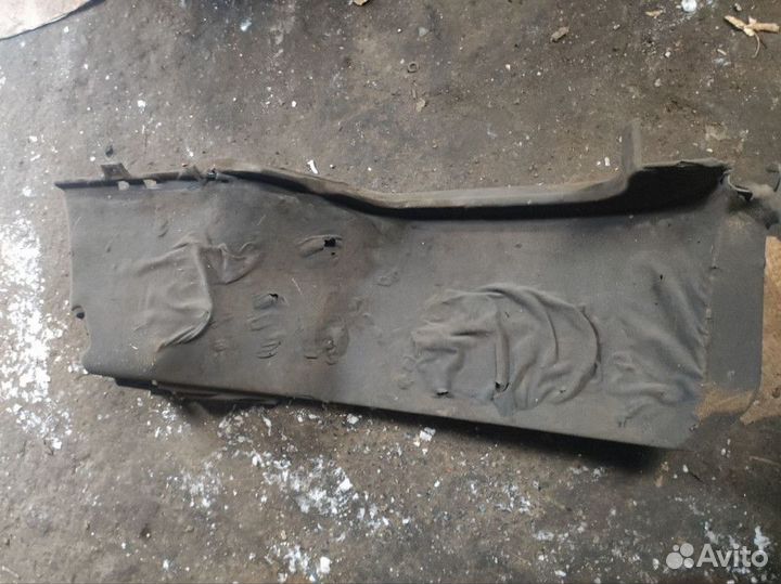 Обшивка багажника левая Toyota Camry 10 1991-1996