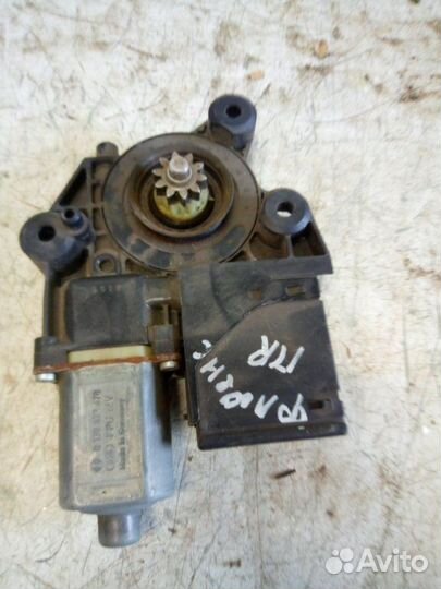 Мотор стеклоподъемника передний правый Renault