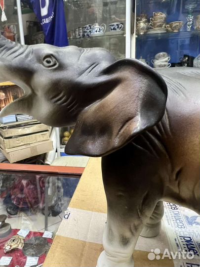 Красивая статуэтка слона. фарфор. чехия