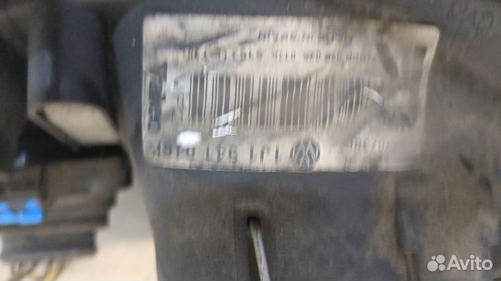 Фара (передняя) правая Volkswagen Golf 4