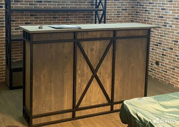 Стойка ресепшн в стиле лофт