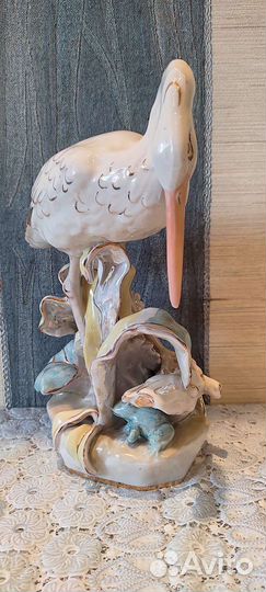 Фарфоровая статуэтка. Аист и лягушка. Дулево