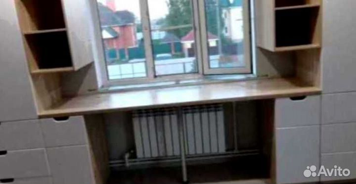 Рабочая зона в углу у окна