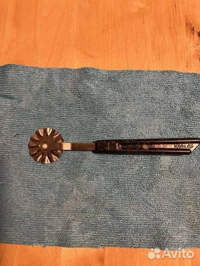 Тесторезка. Нерж. h 16, колесико D 3,5 см