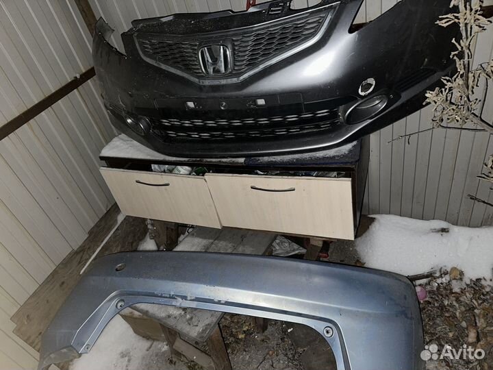 Передний задний бампер Хонда фит 2008 г