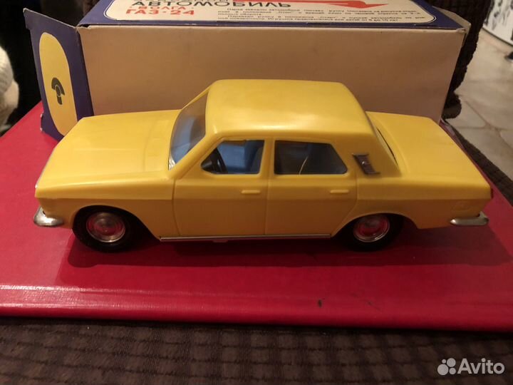 Игрушка Волга газ-24-10 заводная. СССР