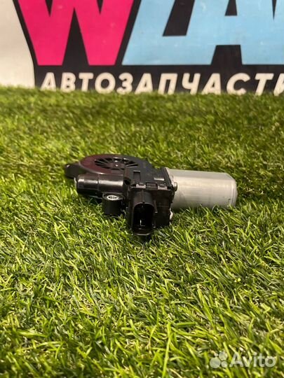 Моторчик стеклоподъемника задний правый Honda HR-V