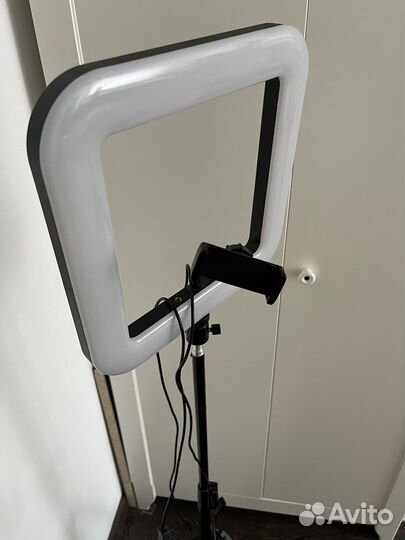 Кольцевая лампа со штативом