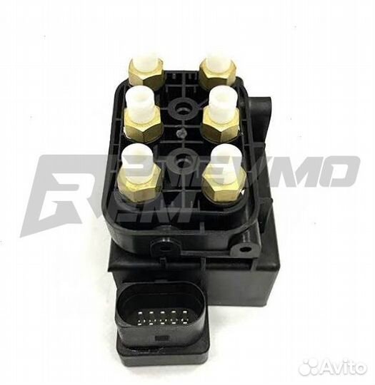 Блок клапанов пневмоподвески Audi Q7