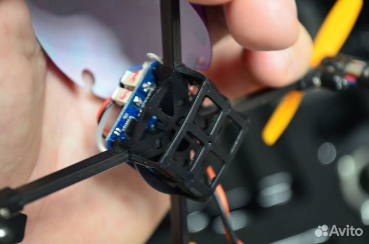 Квадрокоптер LadyBird