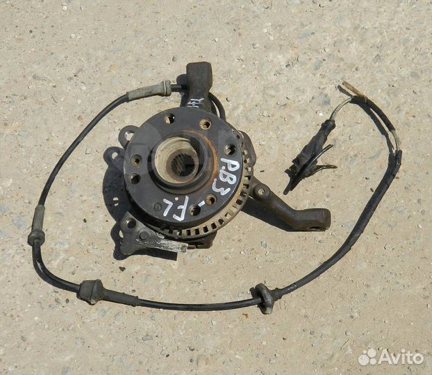 Кулак поворотный левый VW Passat B3 1.8