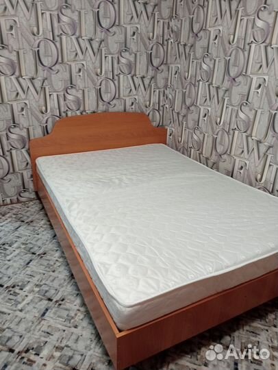 Кровать с матрасом 140 200 бу