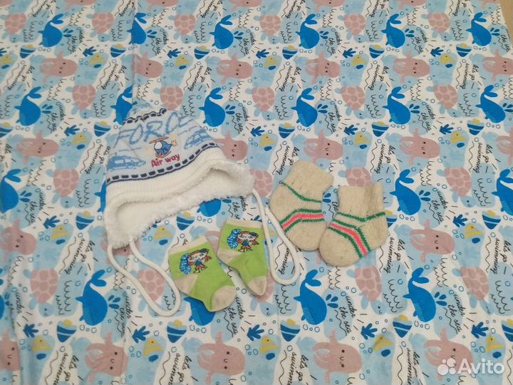 Шапочка и носочки теплые