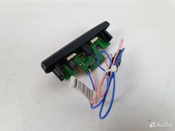 Зарядка USB в штатный подлокотник Веста