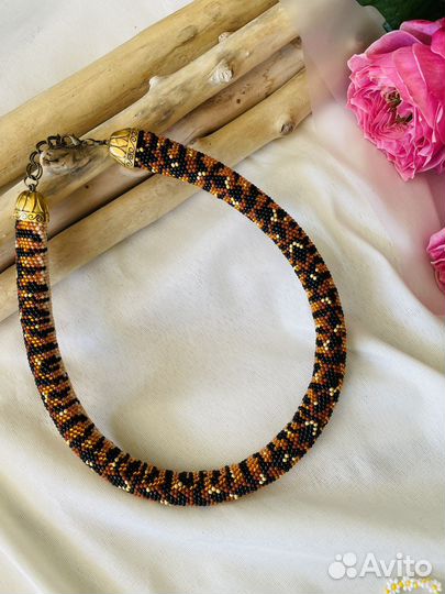 Колье жгут из бисера